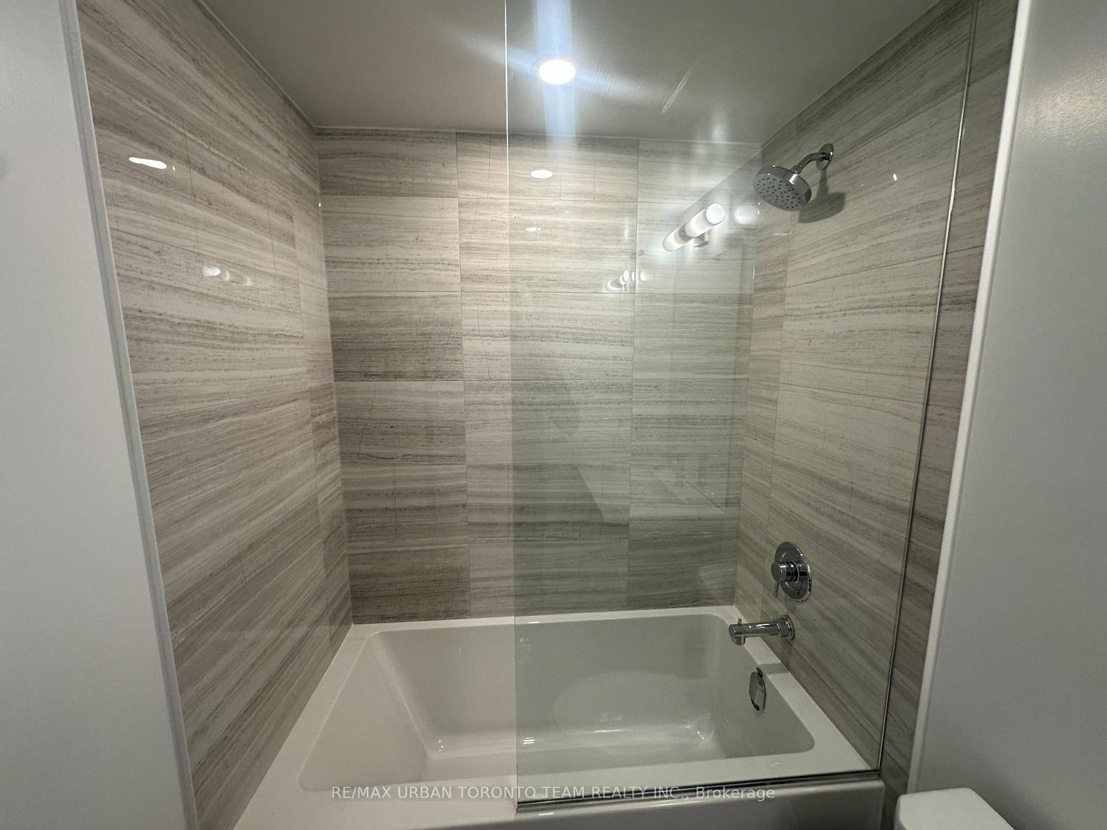 Condo for lease at 606-180 Front Street, Toronto, Ontario, M5A 0A9 - Moss Park - MLS: C12820622