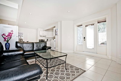 206 Kingsdale Avenue, Toronto, Ontario image-0-1