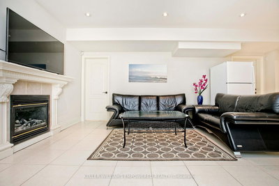 206 Kingsdale Avenue, Toronto, Ontario image-0-2