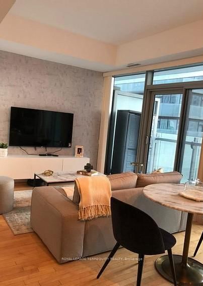 1407 - 14 York Street