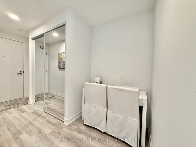 3306 - 238 Simcoe Street