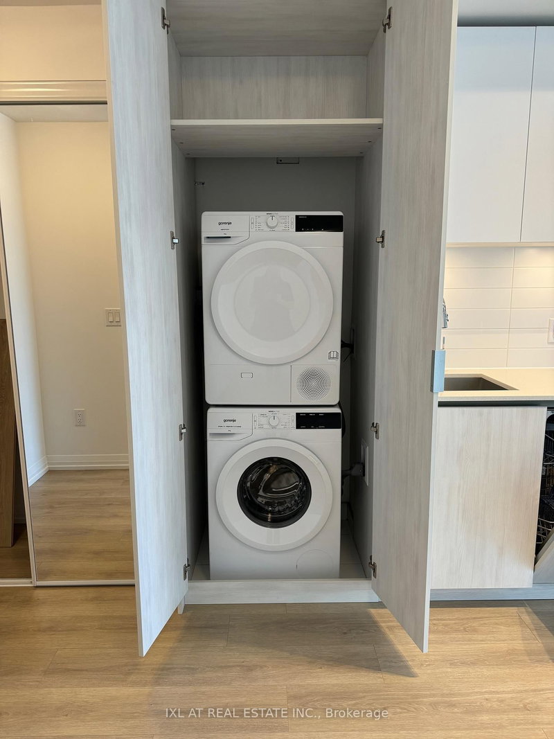 2208 - 8 Widmer St, Toronto, M5V 2E7 | Image 2