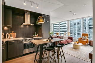 N424 - 455 Front Street E