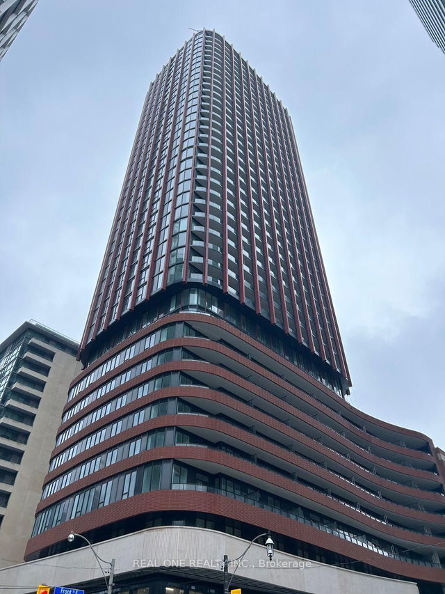 711 - 180 Front Street E