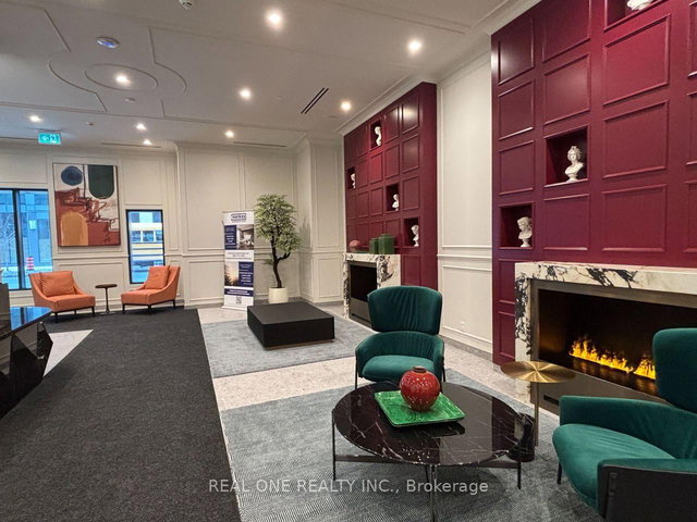 711 - 180 Front Street E