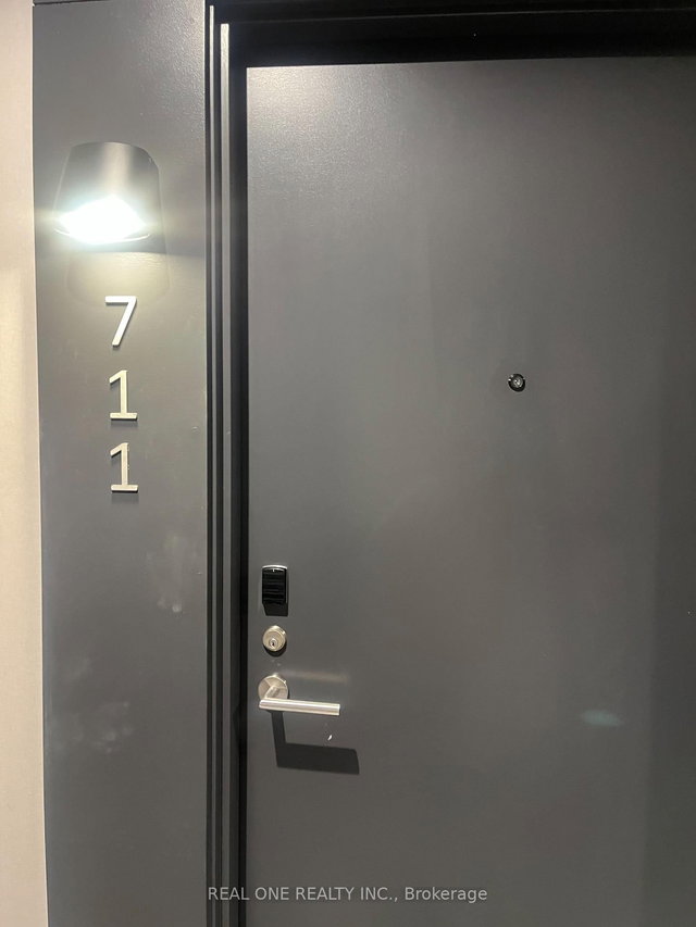 711 - 180 Front Street E