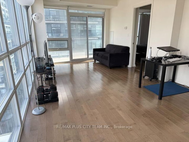 2106 - 460 Adelaide Street E