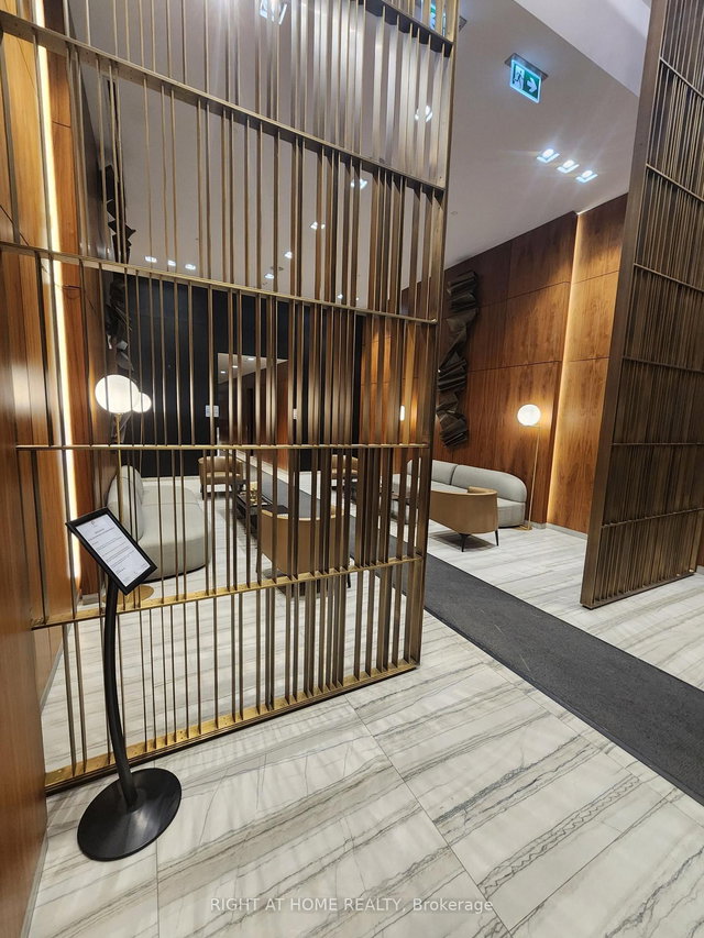 3808 - 8 Eglinton Avenue E