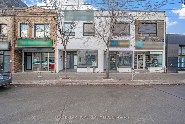 844 Dundas Street W