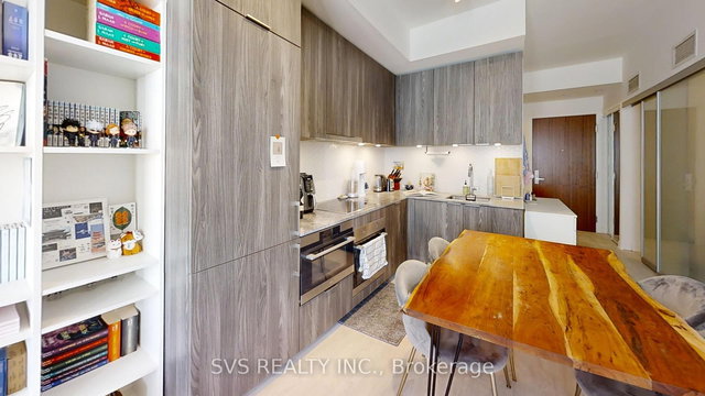 513 - 15 Queens Quay E E