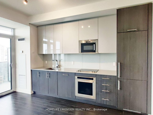 2708 - 330 Richmond Street W