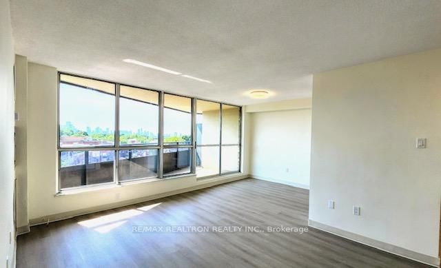 802 - 21 Vaughan Road