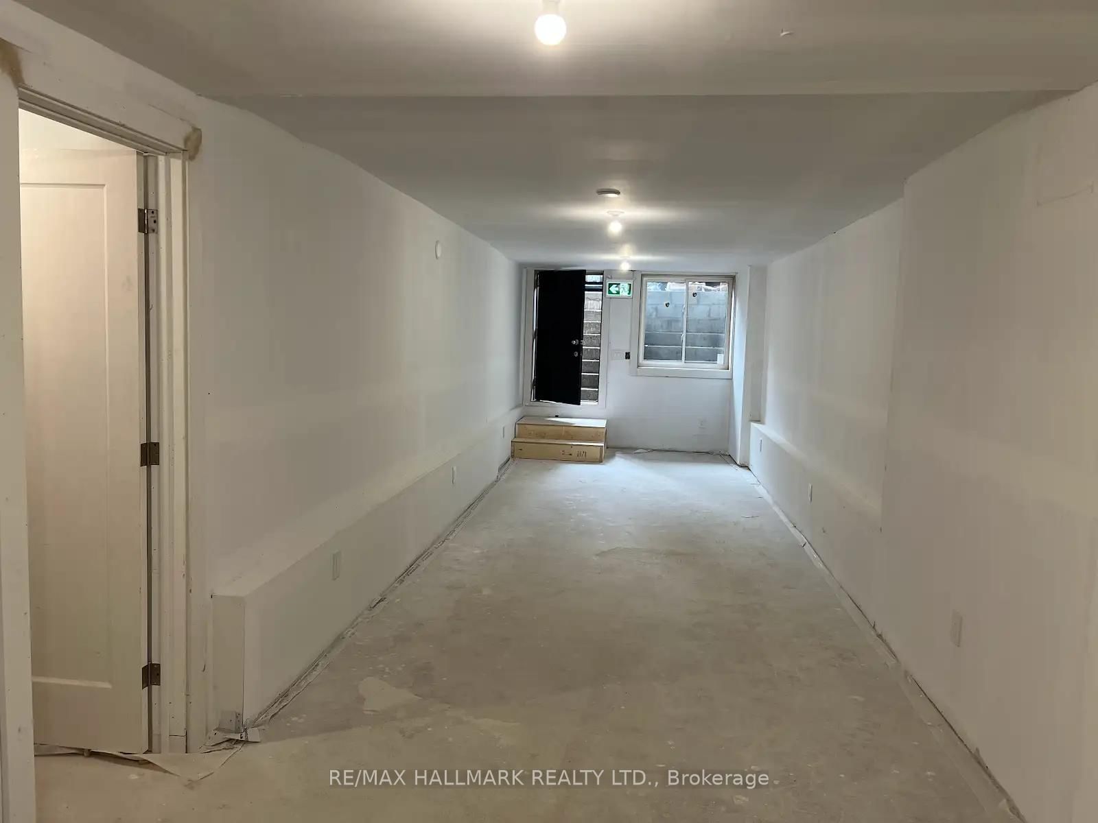 440 Parliament Street W, Unit Main & 1/2 Bsmt - Photo 12