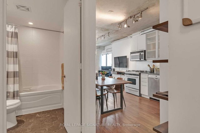 404 - 533 Richmond Street W