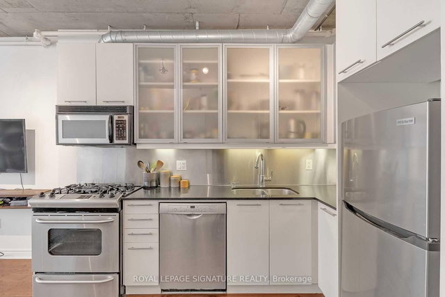 404 - 533 Richmond Street W