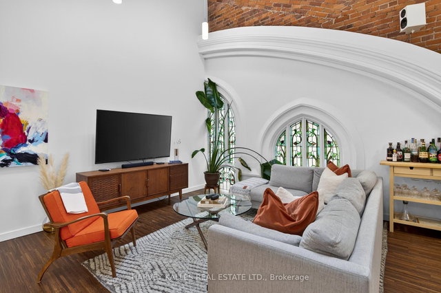 306 - 701 Dovercourt Road