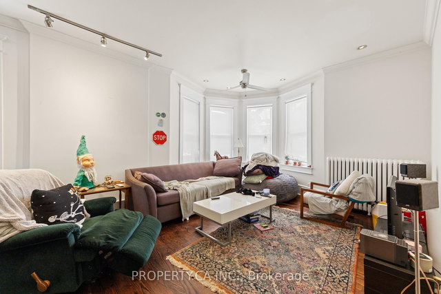 #Main - 423 Palmerston Boulevard