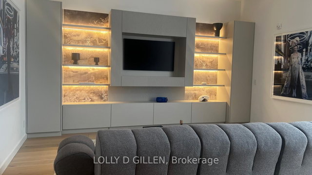 201 - 1147 Davenport Avenue