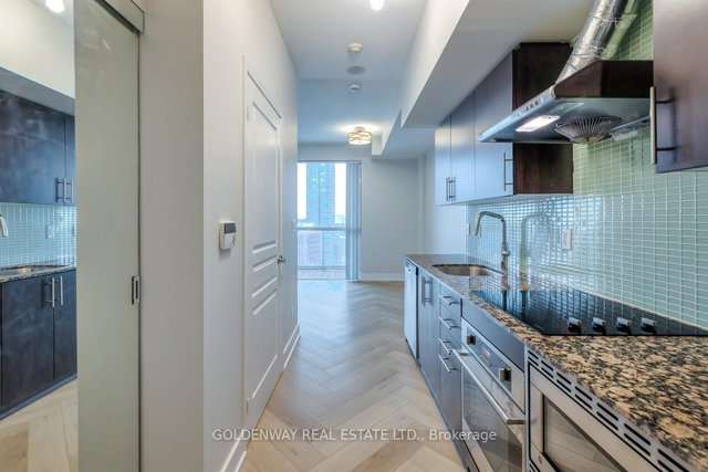 2009 - 352 Front Street W