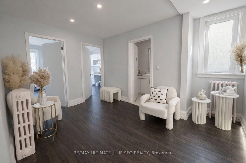 3248 YONGE St, Toronto, M4N 2L4 | Image 2