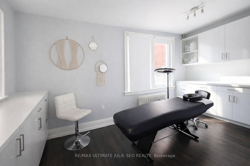 3248 YONGE St, Toronto, M4N 2L4 | Image 3