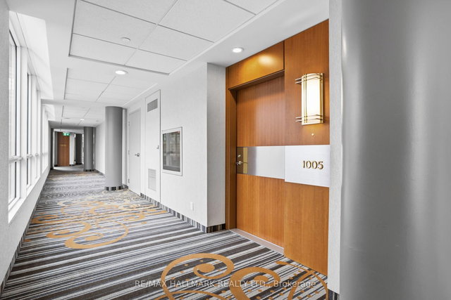 1005 - 211 Queens Quay W