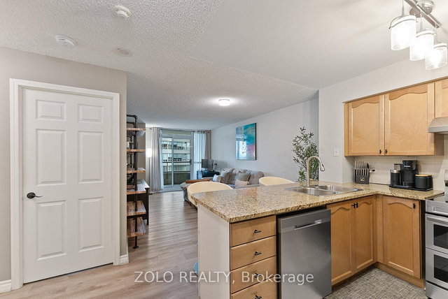 909 - 18 Spring Garden Avenue