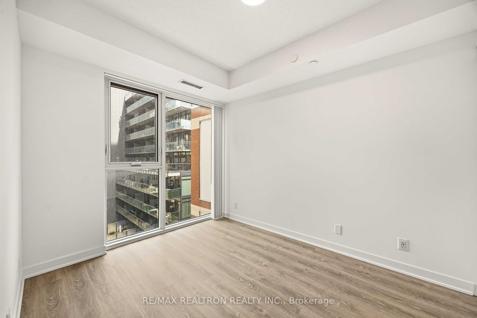 180 Front Street E, Unit 905 - Photo 15