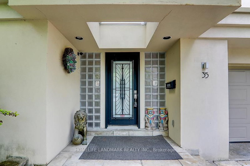 35 Gardiner Rd E, Toronto, M5P 3B6 | Image 3