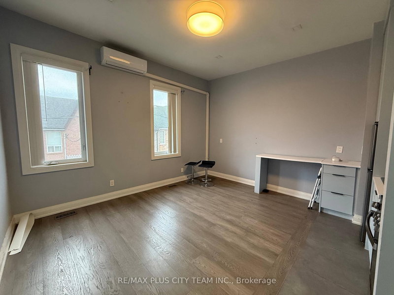 11 Baden St, Toronto, M6J 1Z3 | Image 2