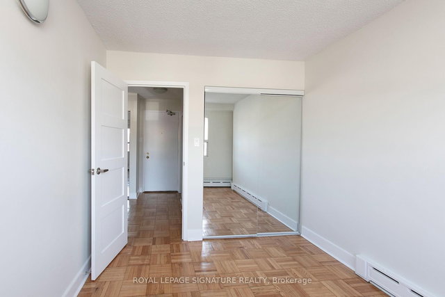 206 - 990 Avenue Road