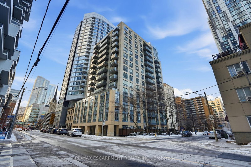 home for lease on 208-76 Shuter Street