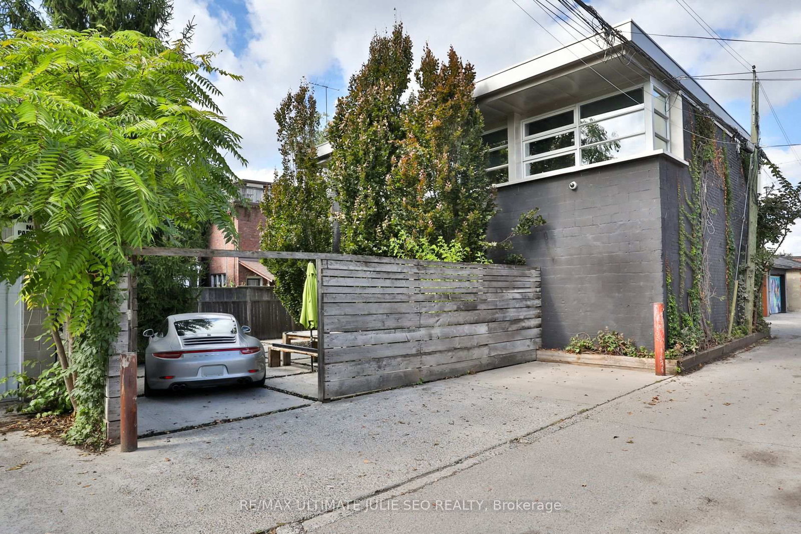 660R College Street - Photo 3