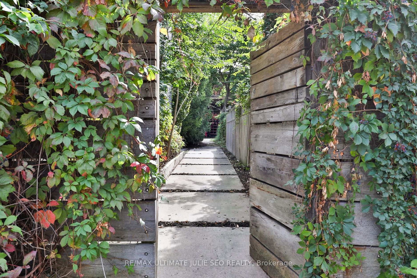 660R College Street - Photo 8