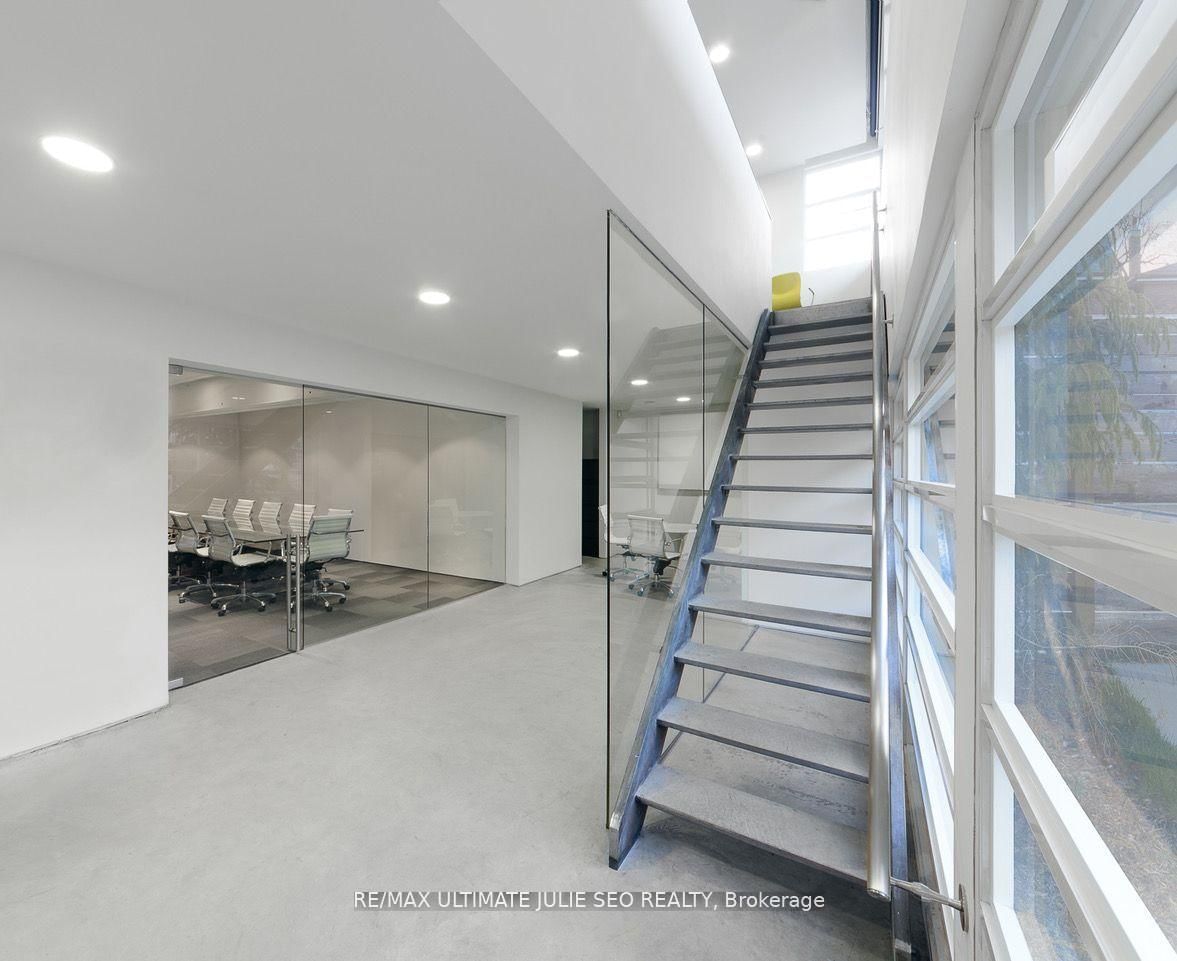 660R College Street - Photo 9