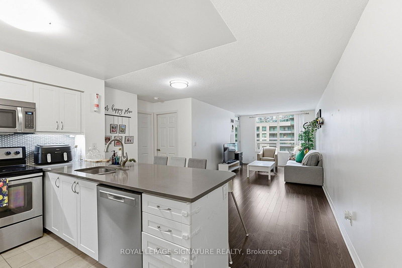 502 - 19 Grand Trunk Cres, Toronto, M5J 3A3 | Image 2