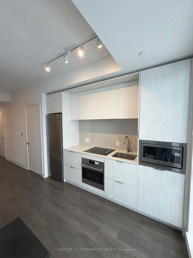 3106 - 130 River Street