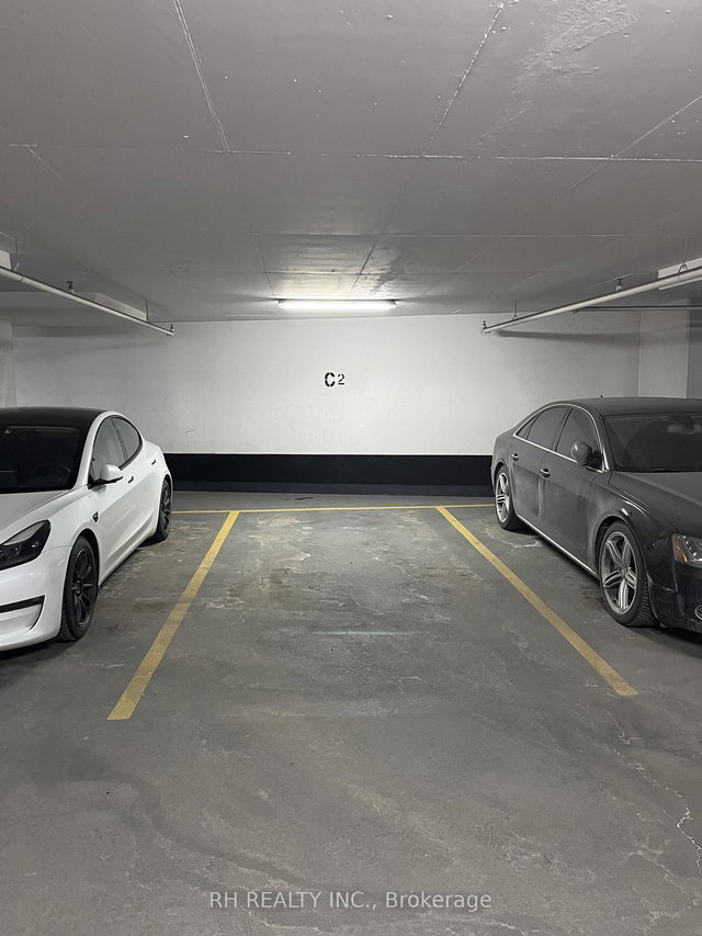 Parking - 8 The Esplanade Avenue