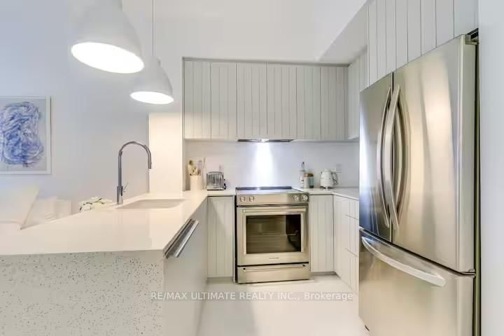 home for lease on 514-21 Scollard Street