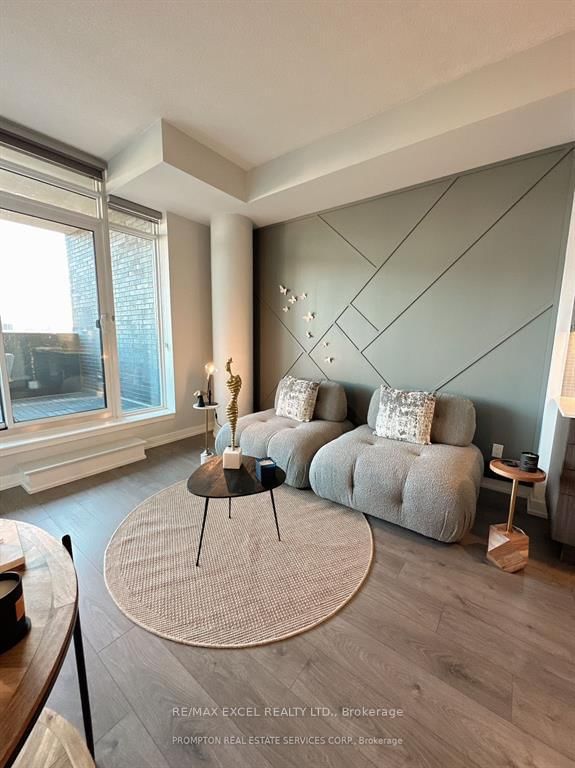 503 - 297 College Street