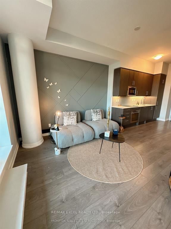 503 - 297 College Street