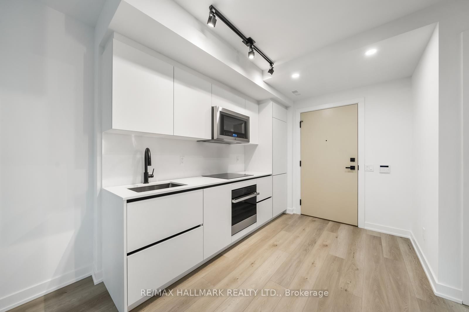 327 King Street W, Unit 605 - Photo 13