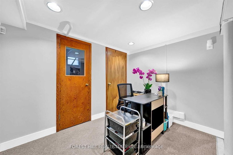 Lower - 996 Bayview Ave, Toronto, M4G 2Z6 | Image 3