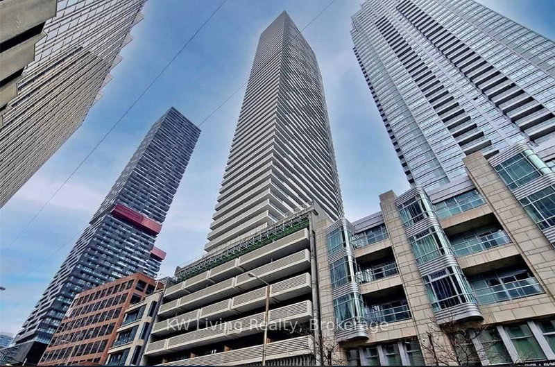 home for lease on 4907-2221 Yonge Street