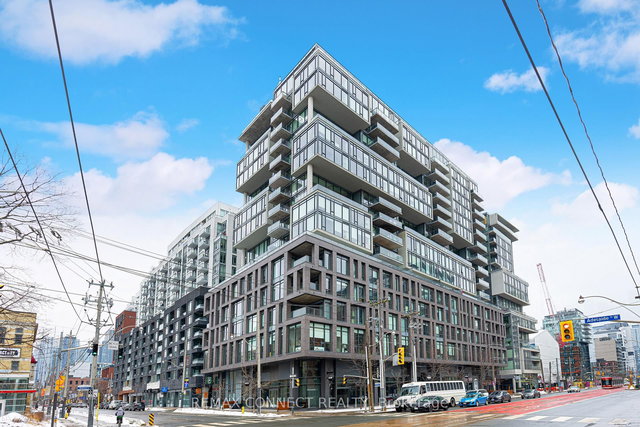 1216 - 111 Bathurst Street