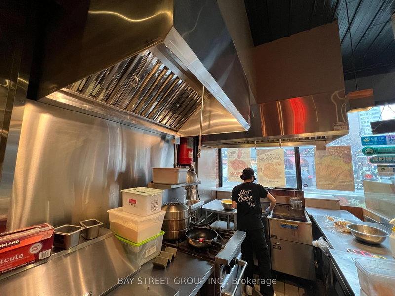 692 Yonge St, Toronto, M4Y 2A6 | Image 3