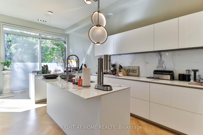 18 Mitchell Ave, Toronto, M6J 1B9 | Image 2