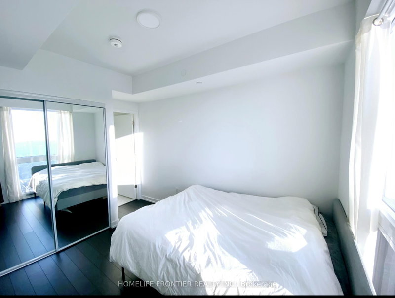 home for lease on 3810-39 Roehampton Avenue