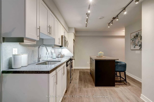 731 - 525 Adelaide Street W