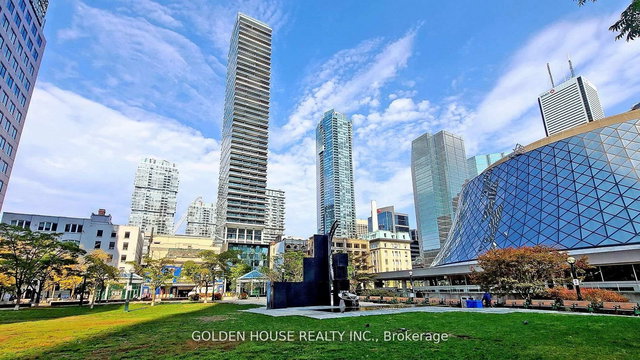 2002 - 224 King Street W